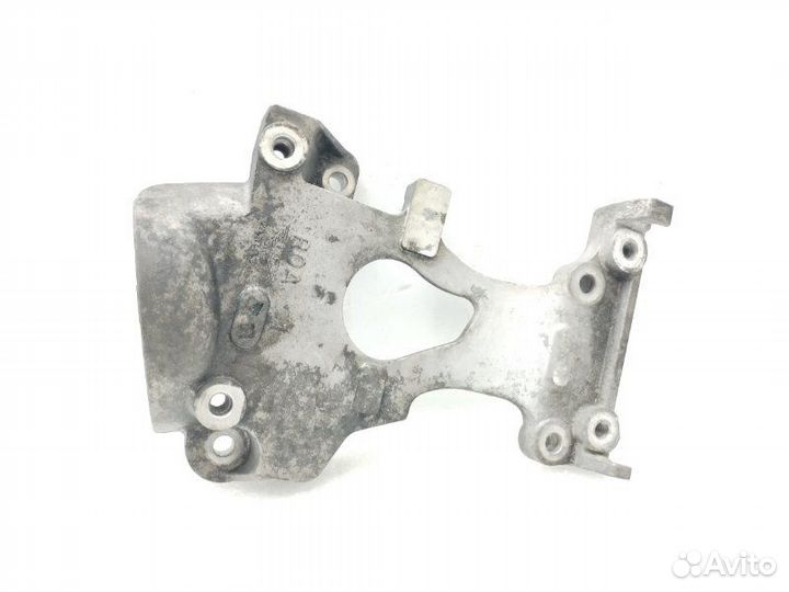 Кронштейн компрессора кондиционера Honda Stepwgn