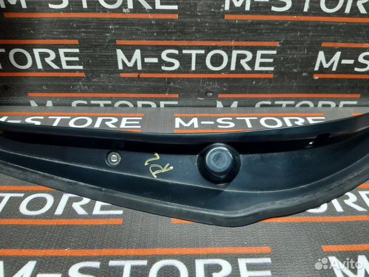 Водосток багажника задний левый Mercedes-Benz