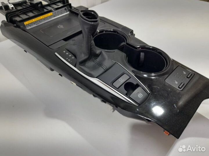 Консоль кпп Toyota Camry Xv70 седан 2AR-FE 2.5 Л