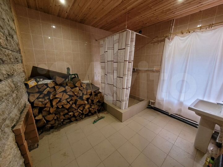 Здание, 372.3 м²