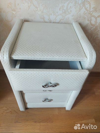 Тумба прикроватная белая
