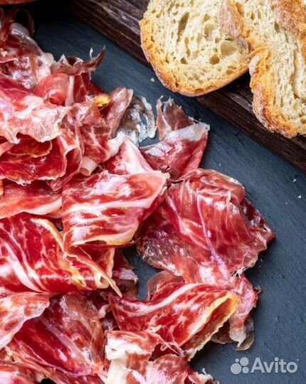 Хамон Серрано Reserva Rodriguez на кости