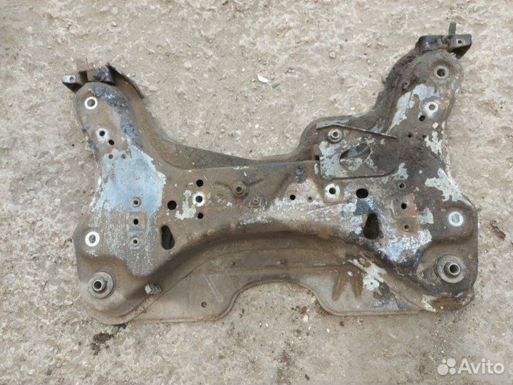 Подрамник передний Renault Laguna