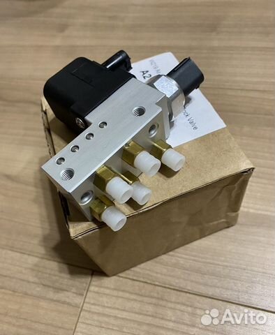 Блок клапанов пневмоподвески Mercedes CLS W219