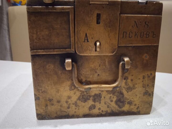 Старинный сейф, полковая касса