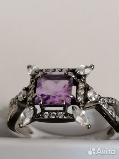 Кольцо серебряное с натур. Аметистом, 48 фианитами