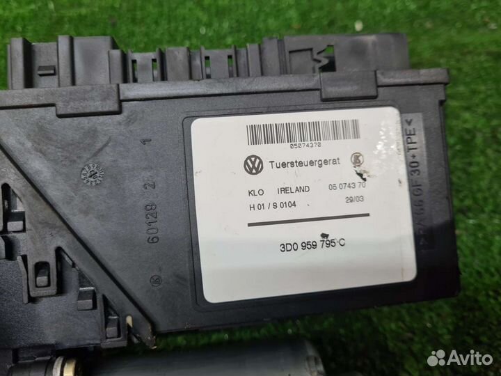 Моторчик стеклоподъемника задний левый VW Touareg