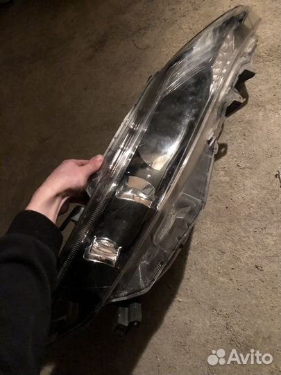 Фара Toyota Harrier
