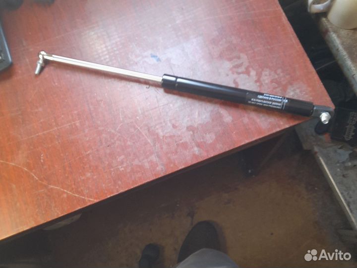 Газовый упор на крышку багажника нива