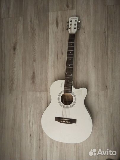Акустическая гитара