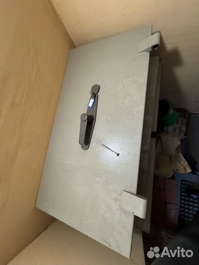 Сейф металлический