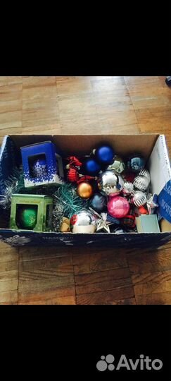 Ёлочные игрушки с елкой