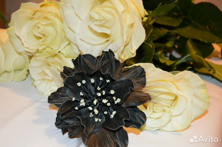 Подарок Брошь из натуральной кожи