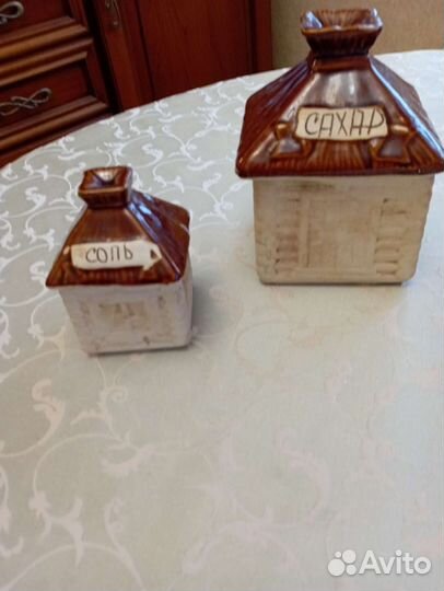 Солонка и сахарница