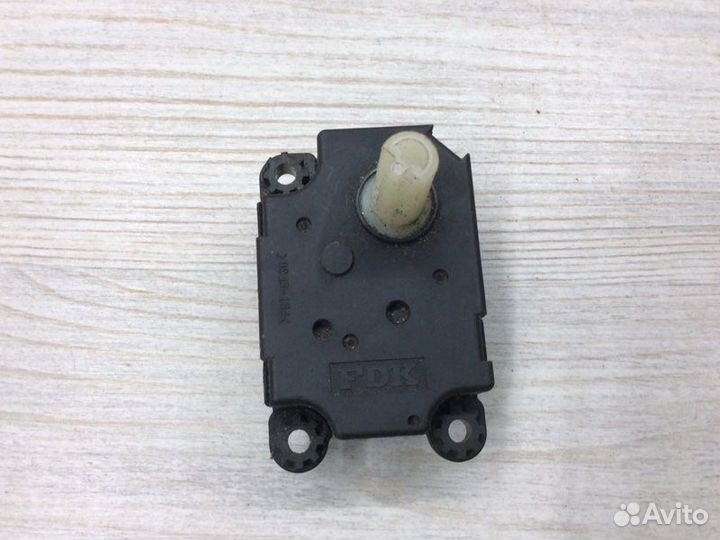 Моторчик заслонки отопителя Mitsubishi Outlander