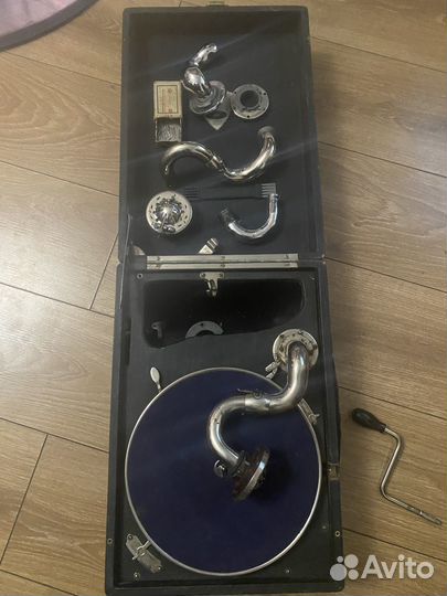 Старинный патефон