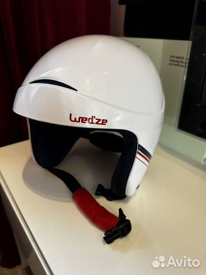 Горнолыжный шлем