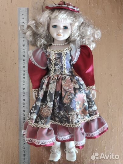 Кукла фарфоровая, 40 см