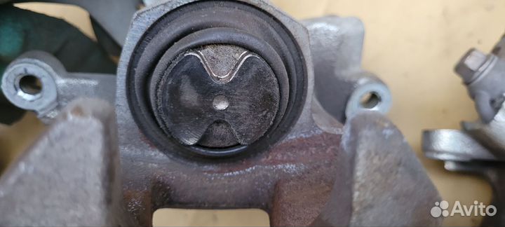 Суппорт задний mazda 3 bm