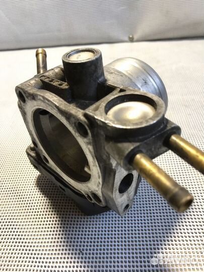 Дроссельная заслонка Volkswagen Passat B5 ALZ 1.6i