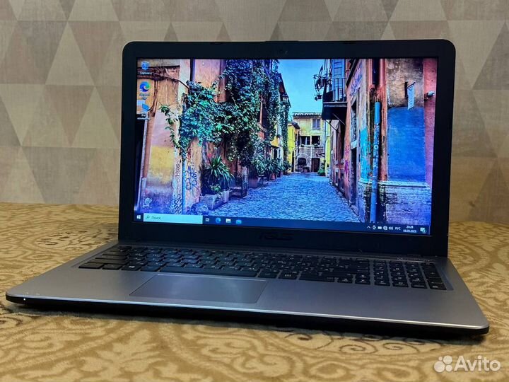 Asus Pentium N3700, 4Gb, SSD 256Gb, GeForce 810M