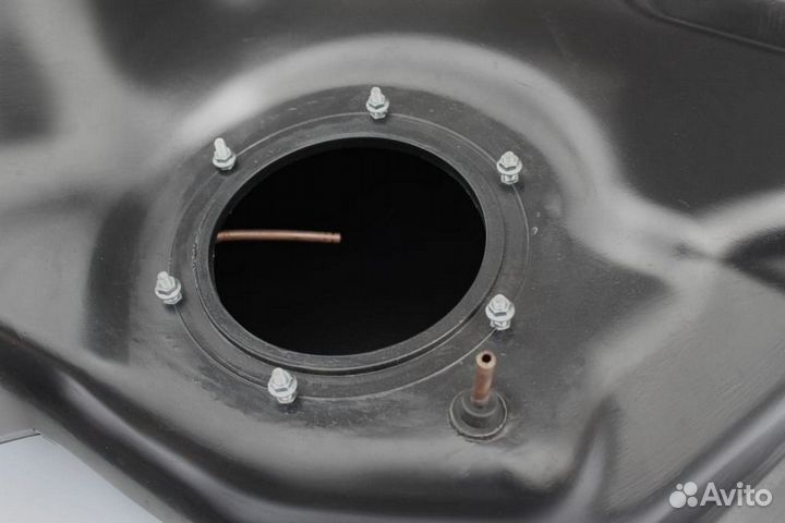 Топливный бак Митсубиси Лансер 10