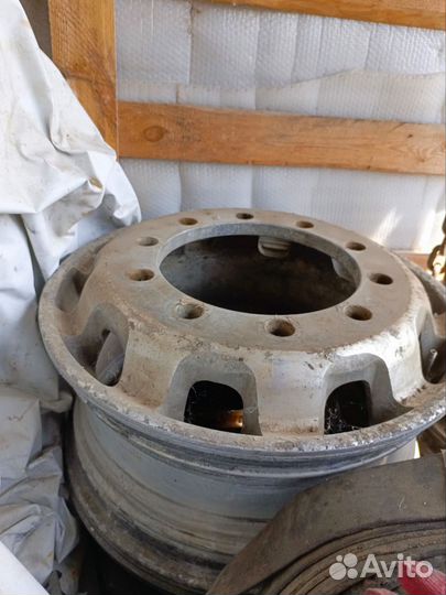 Диски литые 22.5 на тягач