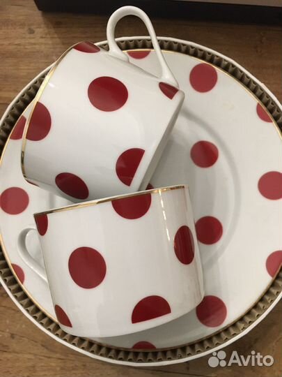 Чашки, блюдца, десертная тарелка 1400 рублей