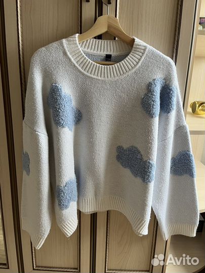 Свитер с облаками