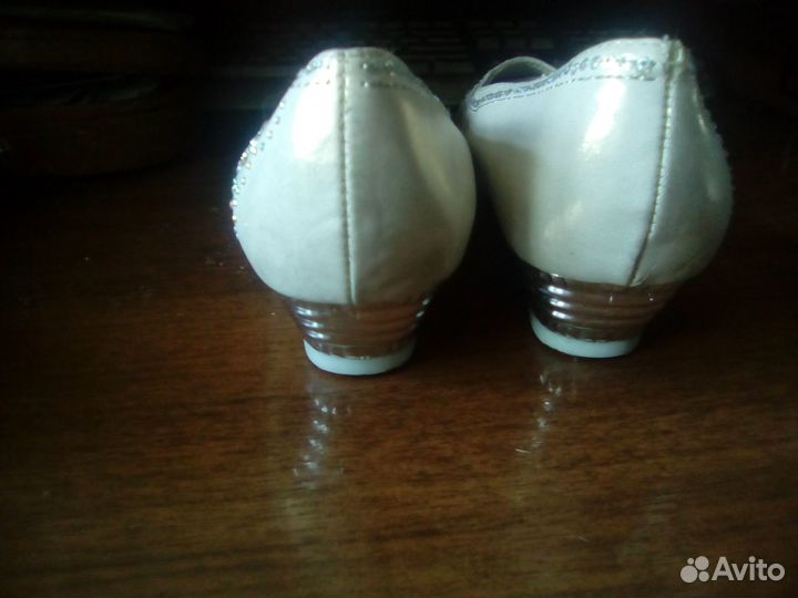 Туфли для девочки новые