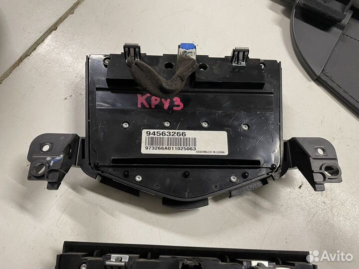 Панель управления магнитолой Chevrolet Cruze