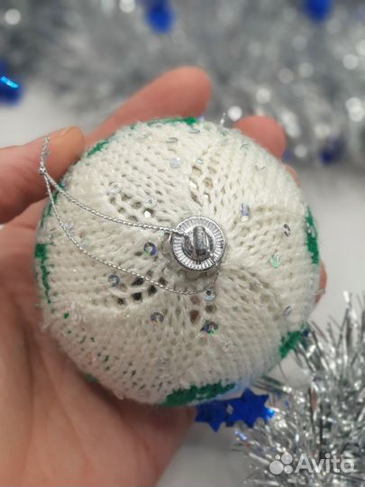 Елочный шар вязаный