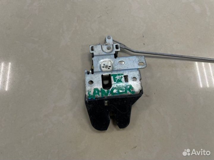 Замок багажника Mitsubishi Lancer 9 4G18 2005
