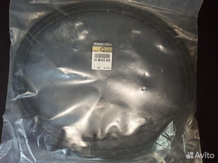 Молдинг лобового стекла Renault Kangoo2 8200425923