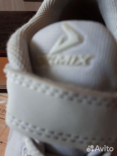 Кроссовки детские