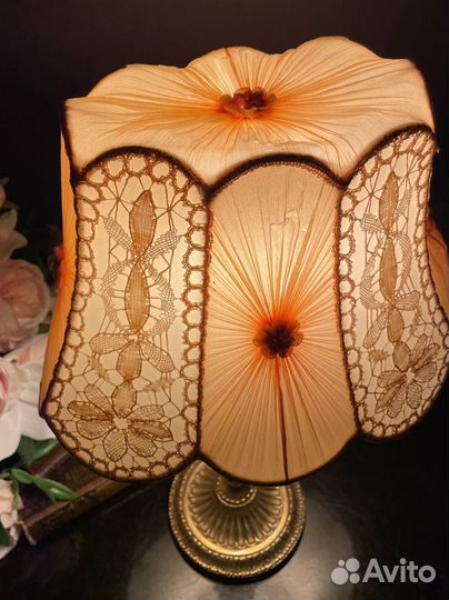 Красивая старинная лампа