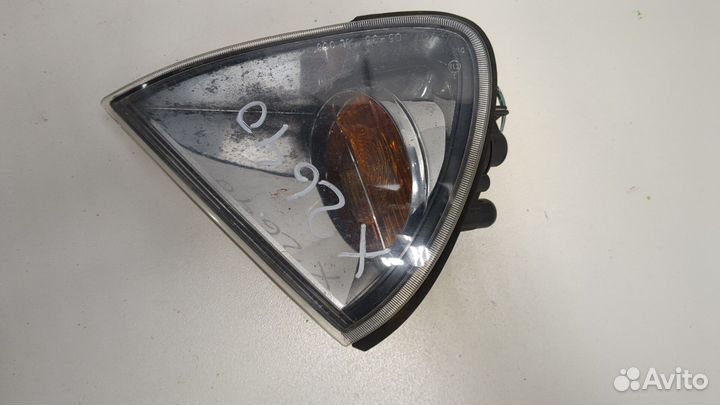 Поворот Toyota Avensis 1, 2001