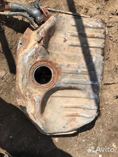 Бак топливный задний Nissan Sunny N14 1993