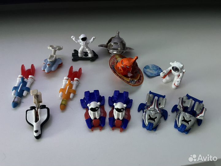 Игрушки из киндера космос