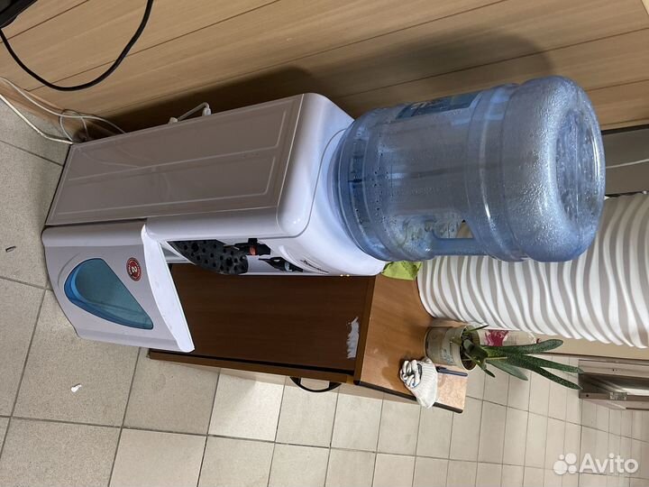 Кулер для воды напольный