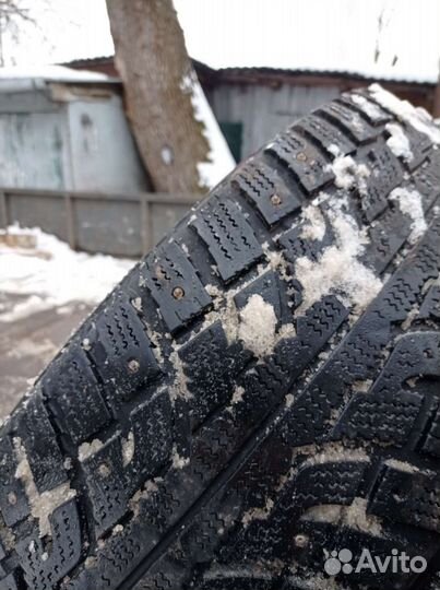 Kumho I'Zen RV Stud KC16 245/70 R16 и 245/70 R16