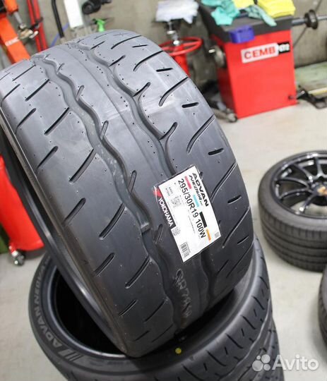 Yokohama Advan Neova AD09 295/30 R19