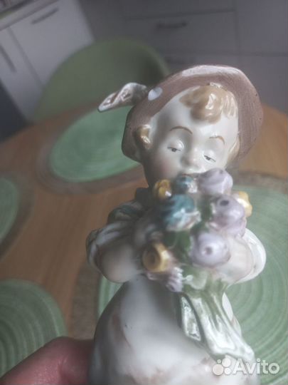 Фарфоровые статуэтка