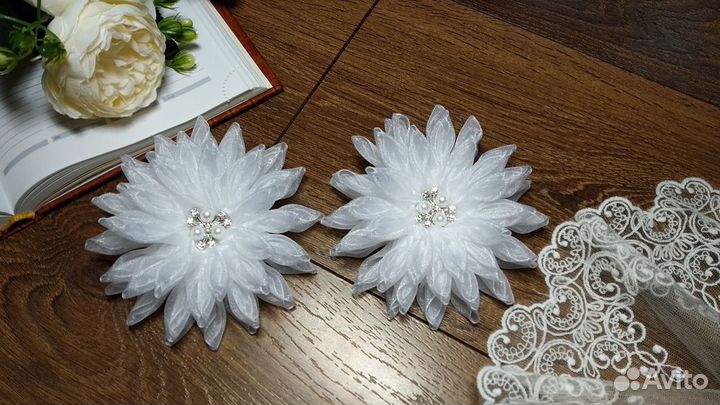 Белые оригинальные бантики, лента в косу