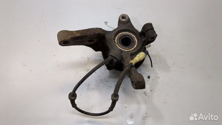 Ступица (кулак, цапфа) левая передняя Renault Clio, 2000