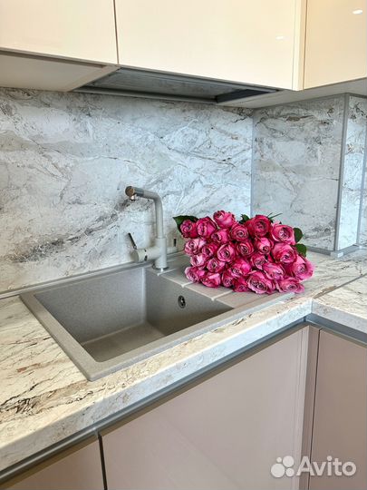 Кухня на заказ под потолок