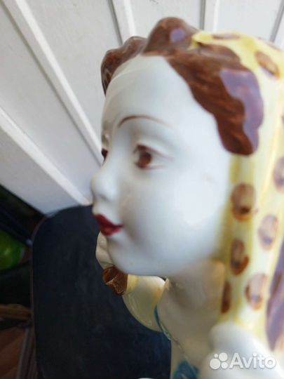 Фарфор СССР зик статуэтка девочка в жёлтом
