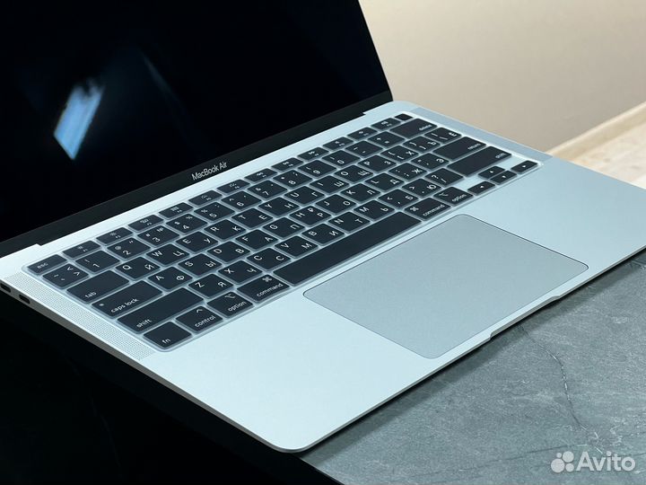 MacBook Air 13 2020 M1 / 18 циклов