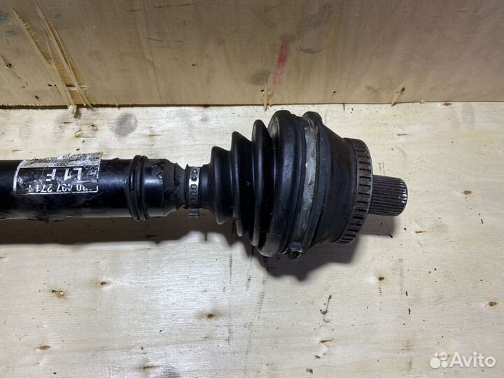 Приводной вал левый Audi A6 C5 2,4 бензин АКПП P49