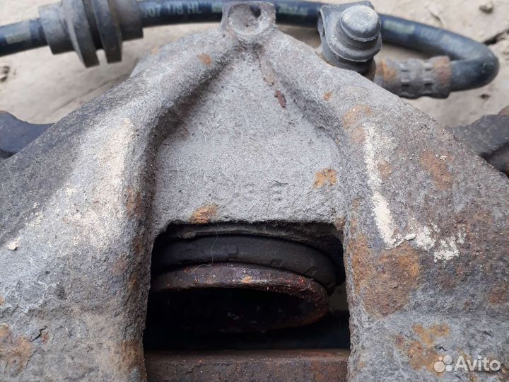 Суппорт передний правый fiat добло 1.3